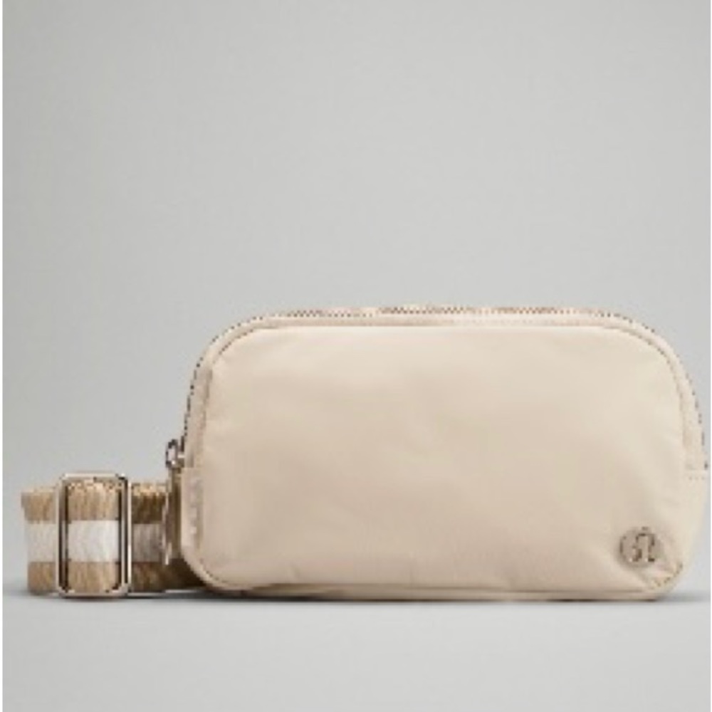 Lululemon Everywhere Crossbody Bag